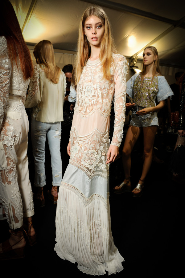 6 Roberto Cavalli SS 2015 Fashion Show backstage, 2 fashion sisters